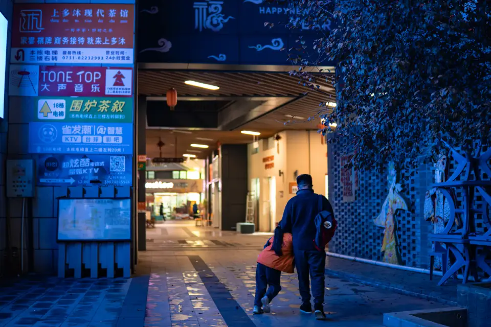 夜色里的归途